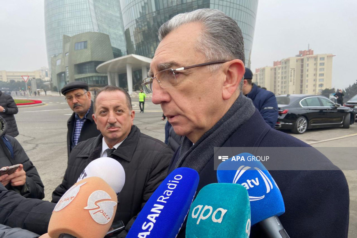 Eldar Əzizov: Bakı buxtasının təmizlənməsi ilə bağlı proqram hazırlanır
