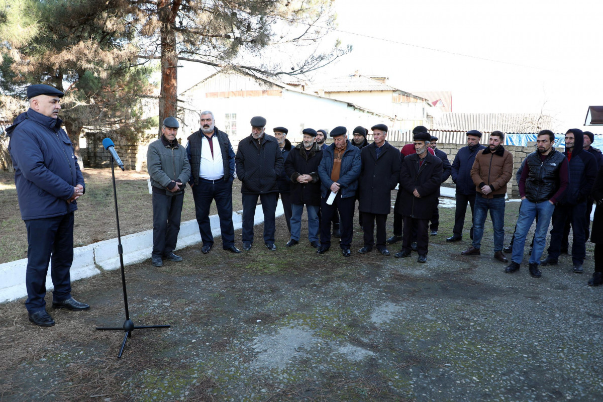 Qubanın Vladimirovka kəndinin 30-a yaxın sakini qazla bağlı müraciət edib