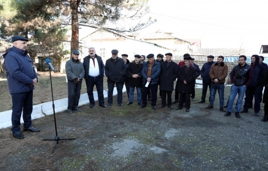 Qubanın Vladimirovka kəndinin 30-a yaxın sakini qazla bağlı müraciət edib