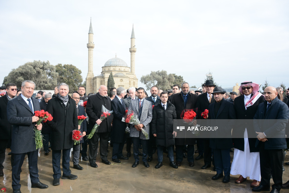 Diplomatik korpus nümayəndələri Şəhidlər xiyabanını ziyarət edib - FOTO 