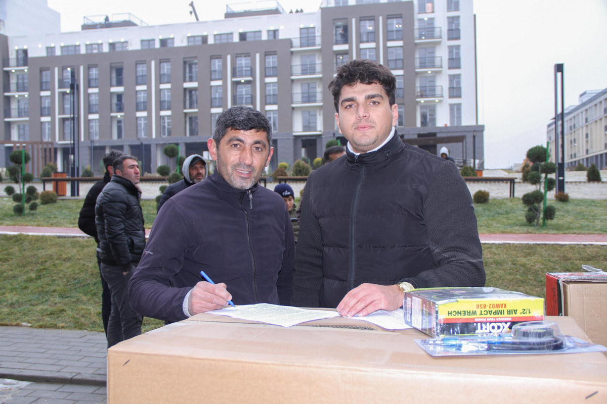 Füzuliyə köçürülən daha bir qrup şəxsə avadanlıqlar təqdim edilib