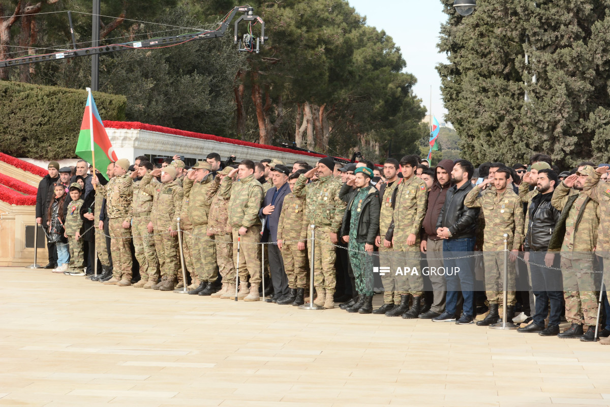 20 Yanvar şəhidlərinin xatirəsi bir dəqiqəlik sükutla yad olunub - FOTO  - VİDEO 