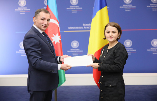 Azərbaycan səfiri etimadnaməsinin surətini Rumıniya XİN rəhbərinə təqdim edib