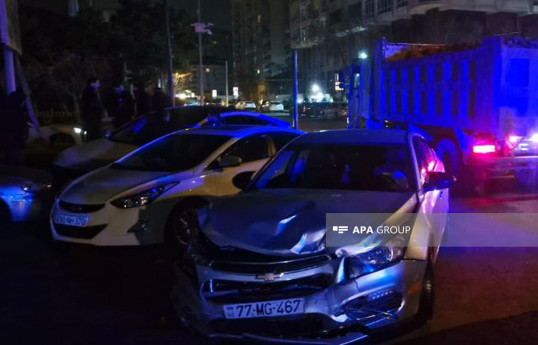 Bakıda zəncirvari qəza baş verib, xəsarət alan var - FOTO 