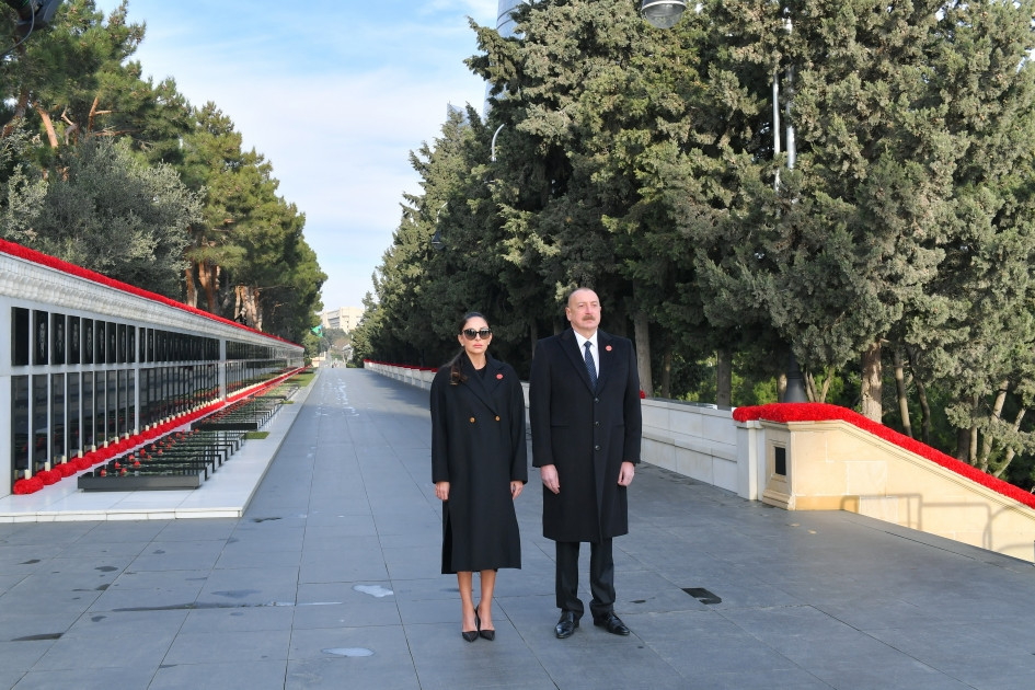 Prezident və birinci xanım Şəhidlər xiyabanını ziyarət edib - YENİLƏNİB-1 