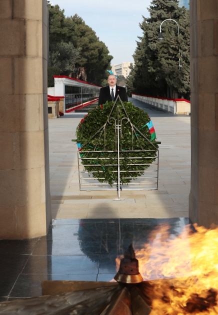 Prezident və birinci xanım Şəhidlər xiyabanını ziyarət edib - YENİLƏNİB-1 