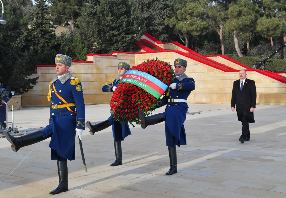 Prezident və birinci xanım Şəhidlər xiyabanını ziyarət edib - YENİLƏNİB-1 