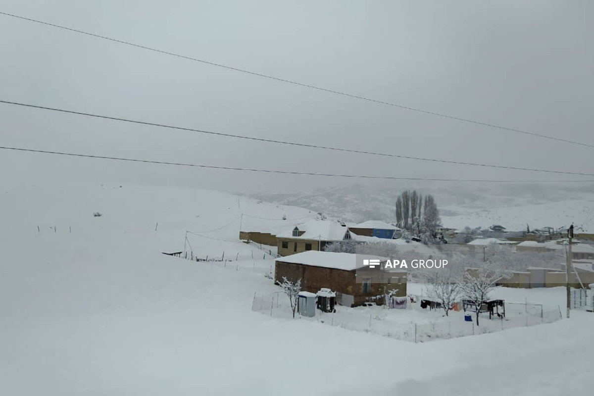 Bəzi rayonlara qar yağıb - FAKTİKİ HAVA 