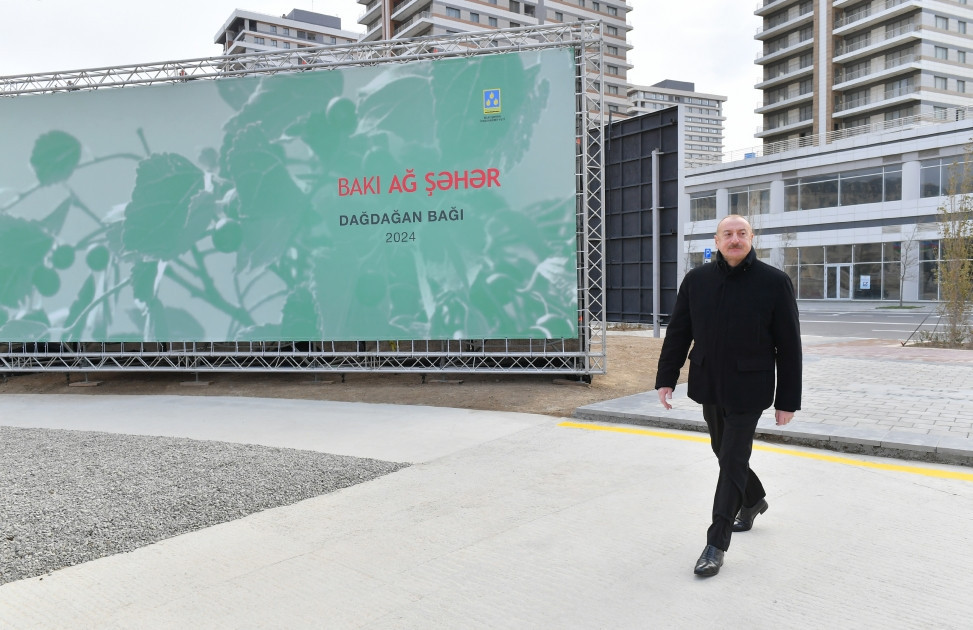Prezident Bakı Ağ Şəhərin Mərkəzi Park Kvartalında tikinti, abadlıq işləri və Ofis binasında yaradılan şərait ilə tanış olub - FOTO 