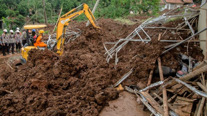 Çində torpaq sürüşməsi olub, 11 nəfər ölüb