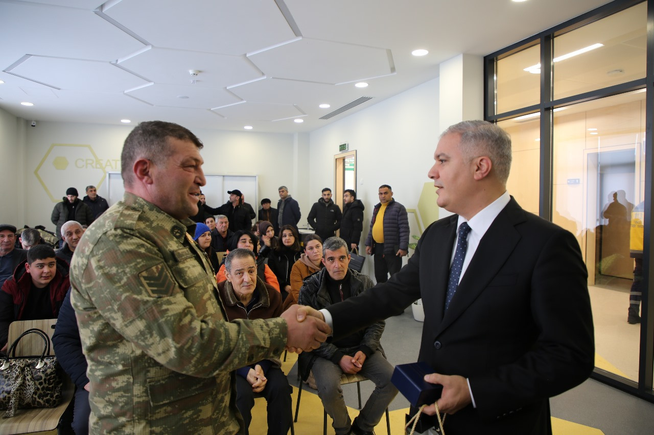 Füzuli şəhərinə köçürülən daha 30 ailəyə mənzillərinin açarları təqdim edilib – FOTO