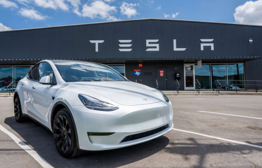 Teslanın illik mənfəəti azalıb
