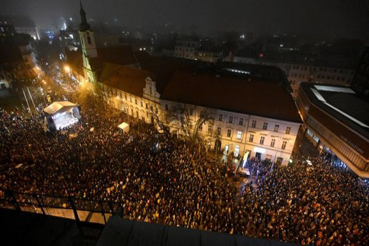 Slovakiyada hökumət əleyhinə kütləvi etiraz aksiyaları keçirilib