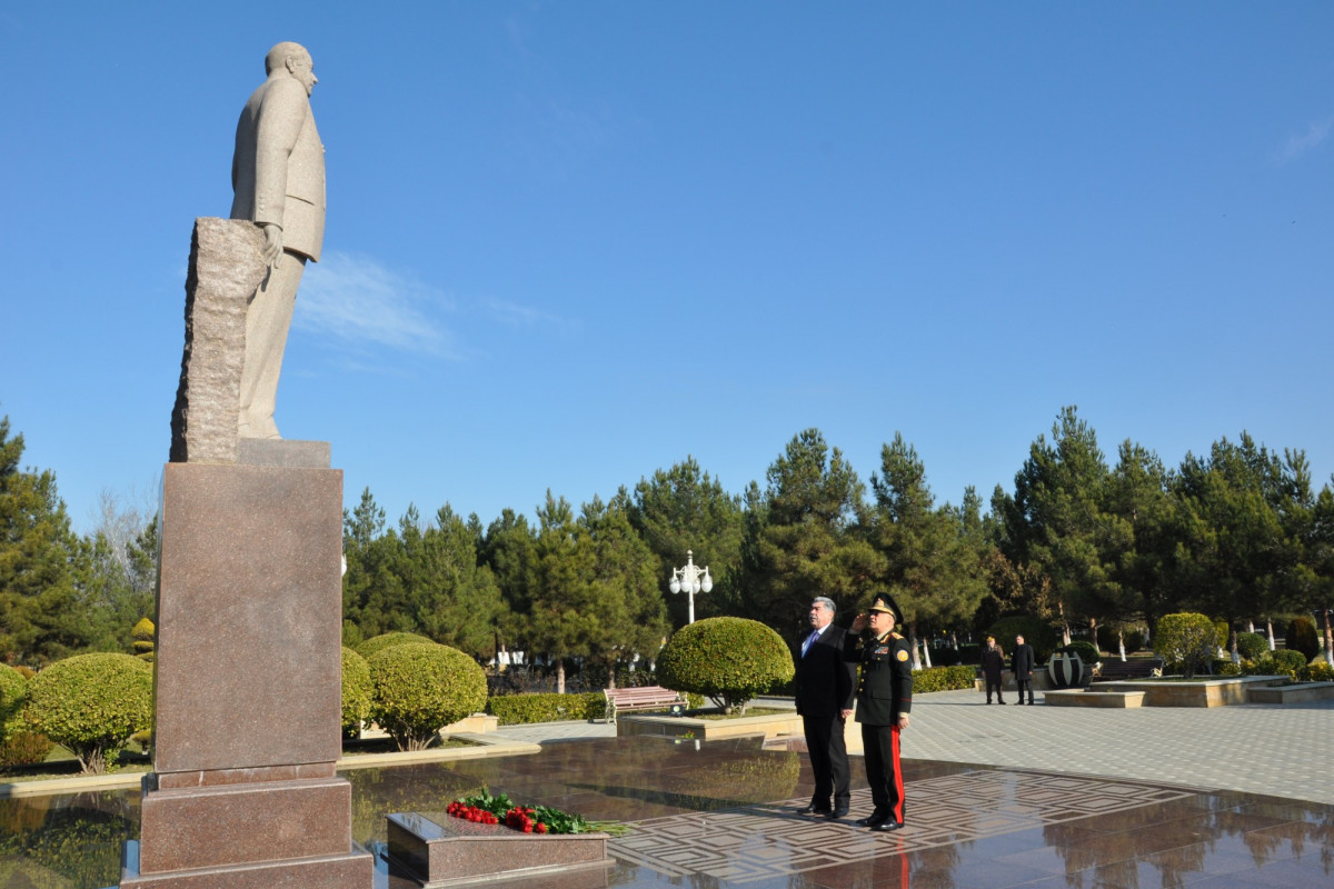 Kəmaləddin Heydərov Hacıqabulda vətəndaşları qəbul edib