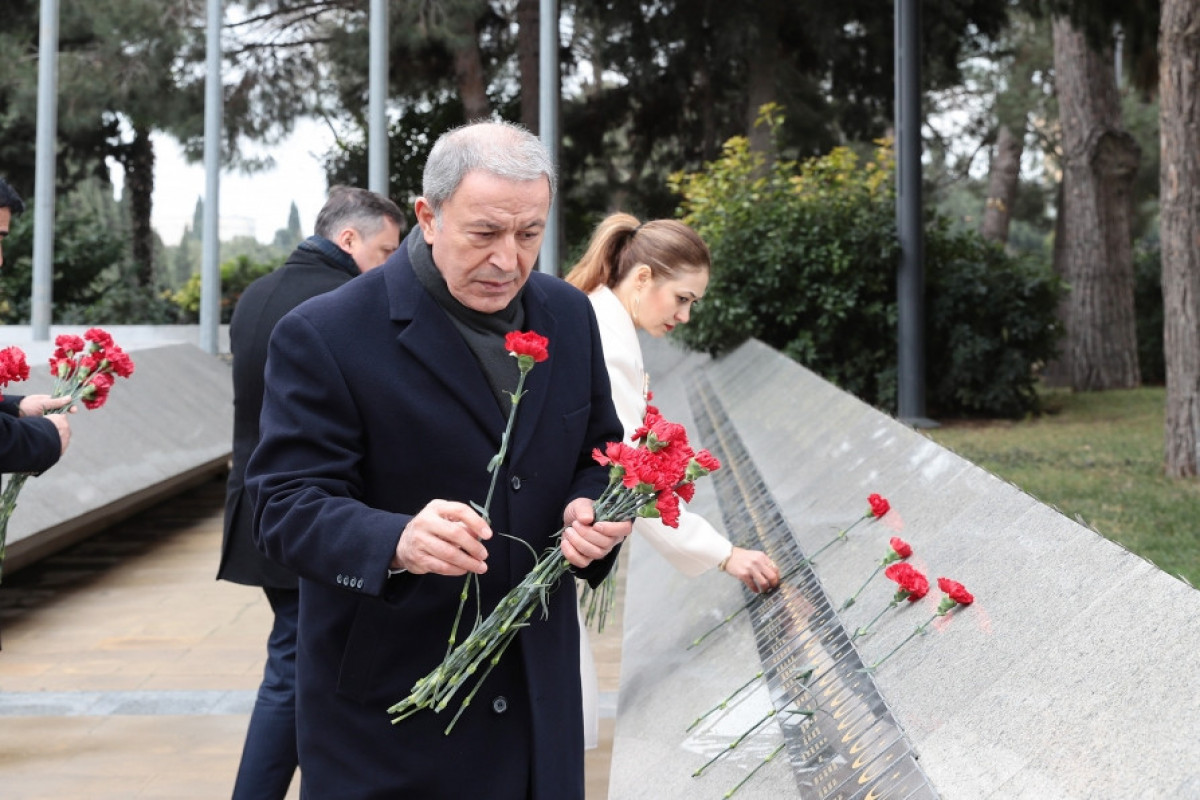 Hulusi Akar Azərbaycanda səfərdədir