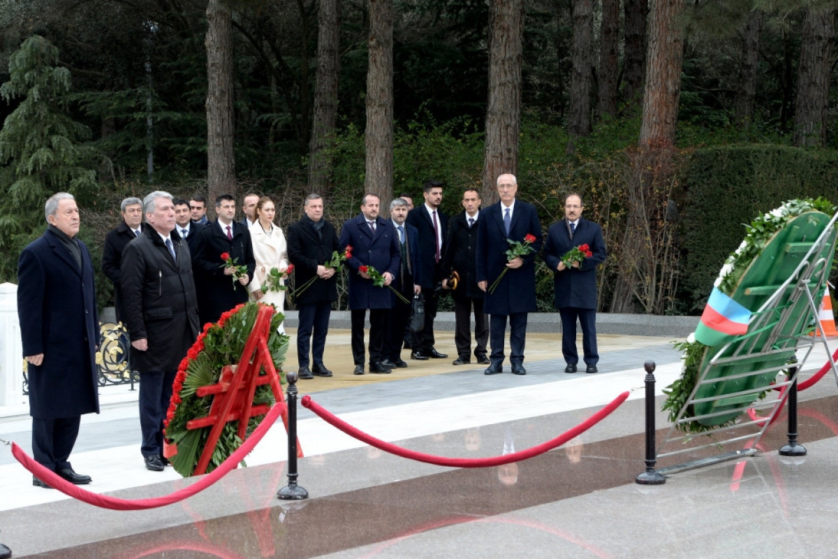 Hulusi Akar Azərbaycanda səfərdədir
