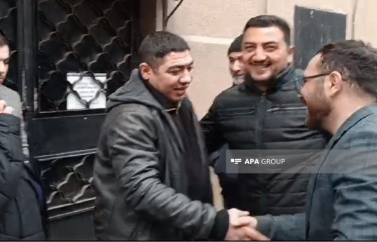 Tanınmış meyxanaçı məhkəmə zalından azadlığa buraxılıb, elektron qolbaq taxacaq - FOTO  - VİDEO 