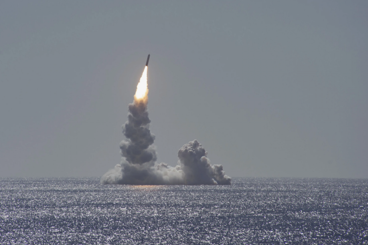 Şimali Koreya Yapon dənizinə doğru ballistik raket atıb