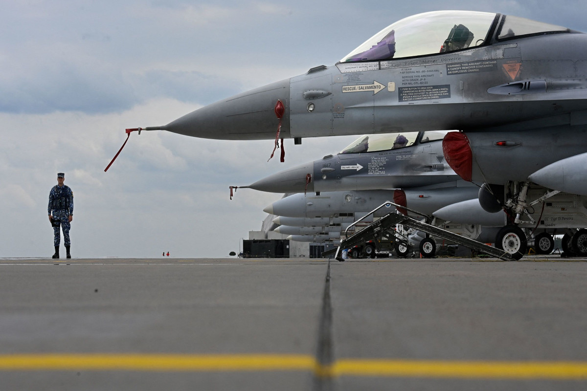 Niderland Ukraynaya “F-16” qırıcılarının ixracı barədə lisenziyanı təsdiqləyib