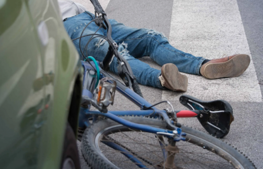 Lənkəranda minik avtomobili 33 yaşlı velosipedçini vurub