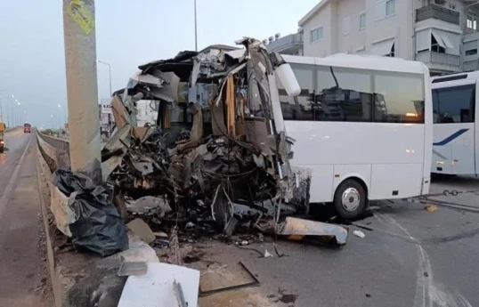 Antalyada rusiyalı turistləri daşıyan avtobus qəzaya uğrayıb, 20 nəfər yaralanıb - YENİLƏNİB 