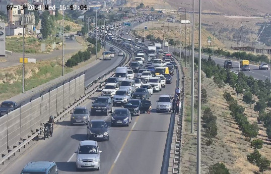 Qəza nəticəsində Bakı-Sumqayıt şosesi istiqamətində sıxlıq yaranıb