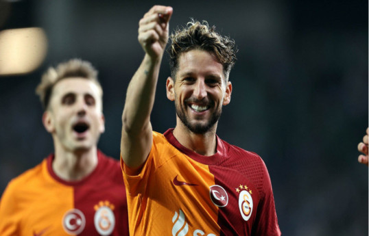 “Qalatasaray” ulduz futbolçusu ilə müqaviləni yeniləyib