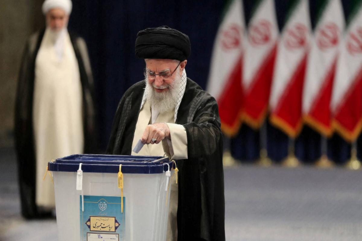 İranda prezident seçkilərinin ikinci turu başlayıb, Xamenei səs verib