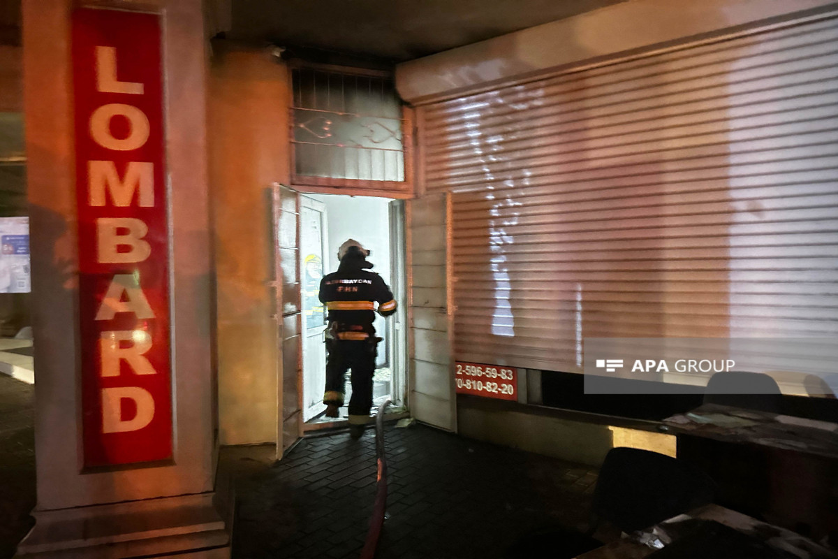 Bakıda lombard yanıb - FOTO 