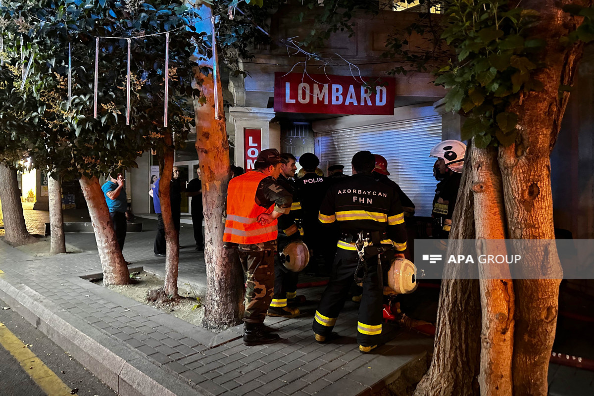 Bakıda lombard yanıb - FOTO 