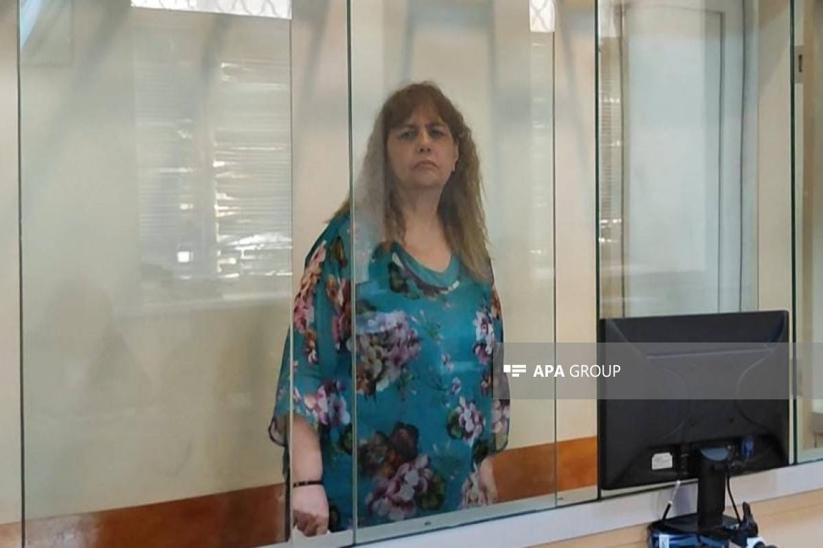 Həbsdə olan vəkil Sümbülə Əliyeva məhkəmə zalından azad edilib, şərti cəza alıb