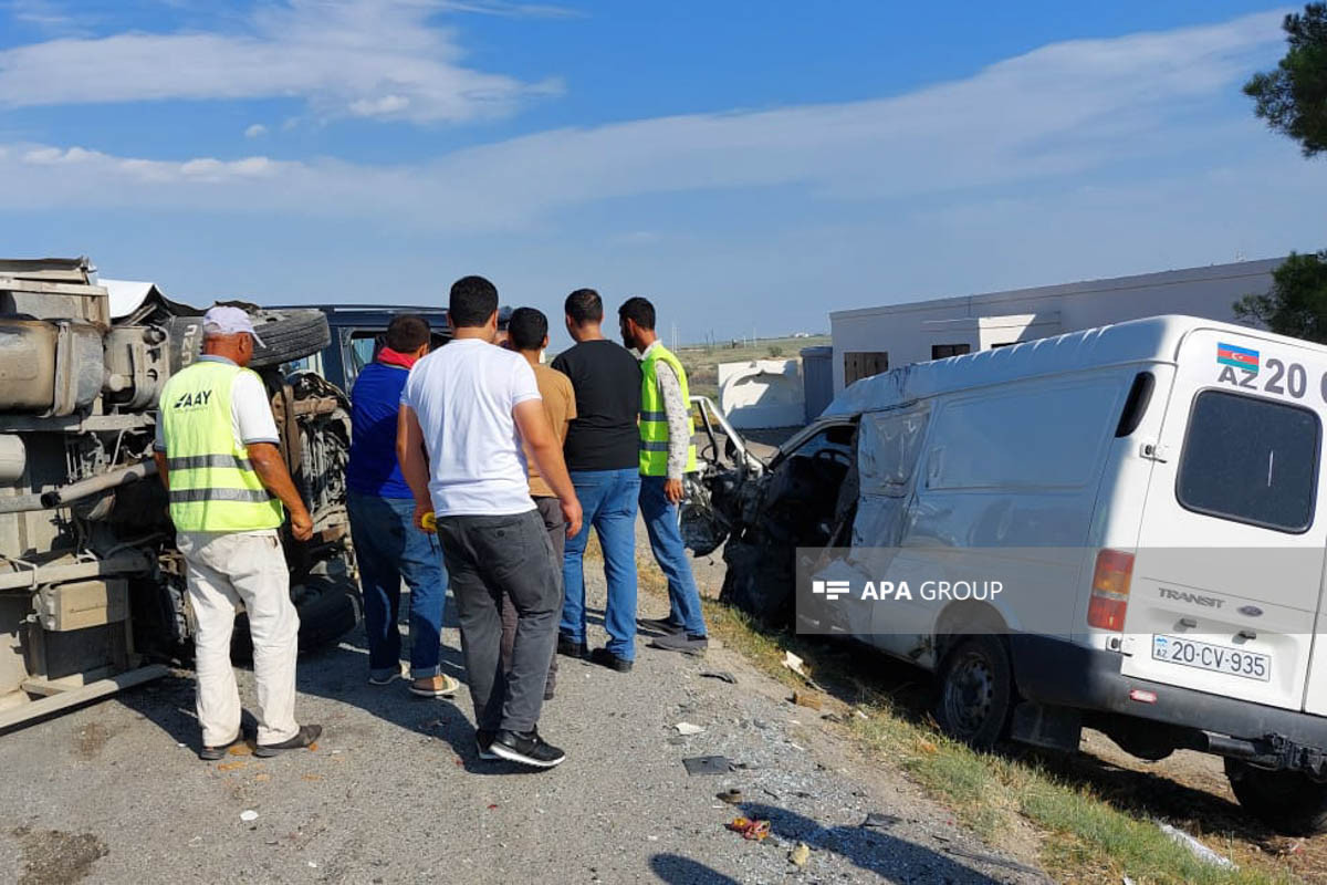 Bakı-Qazax yolunda qəza olub, 9 nəfər xəsarət alıb - FOTO 