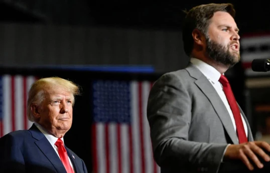 Ceyms Devid Vens və Donald Tramp