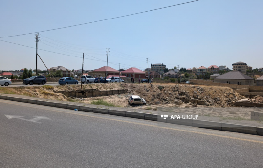 Çimərlik yolunda avtomobil aşıb - FOTO 