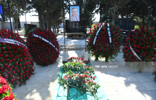 Milli Məclis Aparatının sabiq rəhbəri Səfa Mirzəyev II Fəxri xiyabanda dəfn olunub - FOTO 