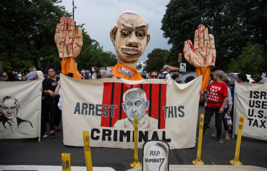 Bir qrup insan Ağ Evin qarşısında Netanyahunun Baydenlə görüşünə etiraz edib  - FOTO 