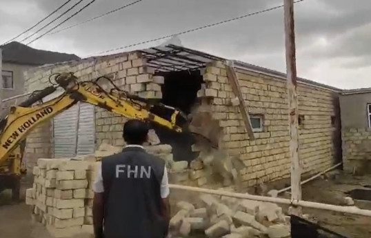Fövqəladə Hallar Nazirliyi tərəfindən daha bir qanunsuz tikili sökülüb - FOTO  - VİDEO 