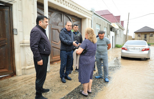 Gəncədə 30-a yaxın fərdi yaşayış sahəsini su basıb, fəsadlar aradan qaldırılır - FOTO 
