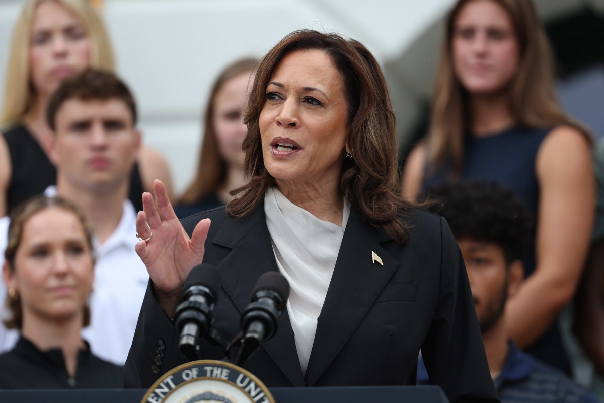 Kamala Harris namizədliyinin ilk həftəsində 200 milyon dollar ianə toplayıb