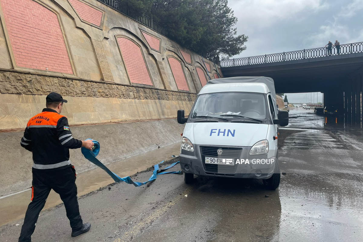 Gəncə-Bakı yolunu sel basıb, yol bağlanıb, alternativ yolda torpaq sürüşməsi olub - FOTO - VİDEO - YENİLƏNİB 