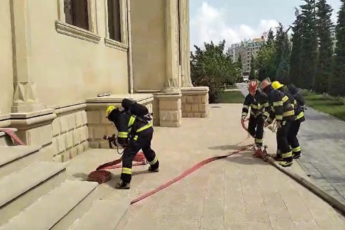 Sumqayıt Muğam Mərkəzinin binasında yanğın-taktiki təlim keçirilib - FOTO