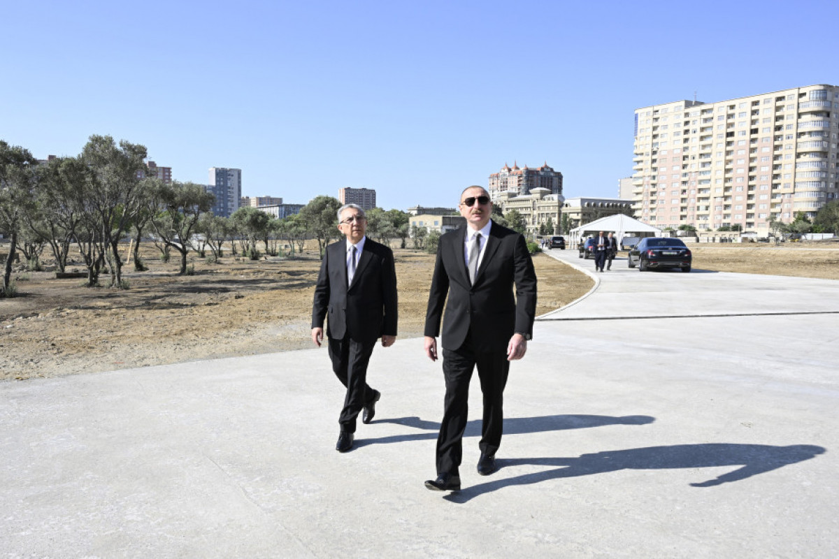 Prezident İlham Əliyev Bakıda “Gənclik” metrosu yanında yaradılan yeni parkda işlərin gedişi ilə tanış olub