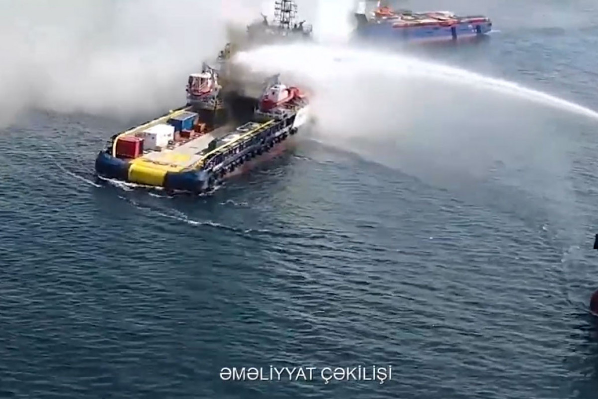 FHN: Xəzərdə gəmidə yanğının söndürülməsi tədbirləri davam edir, heyət üzvləri təxliyə olunub - YENİLƏNİB-2  - VİDEO 