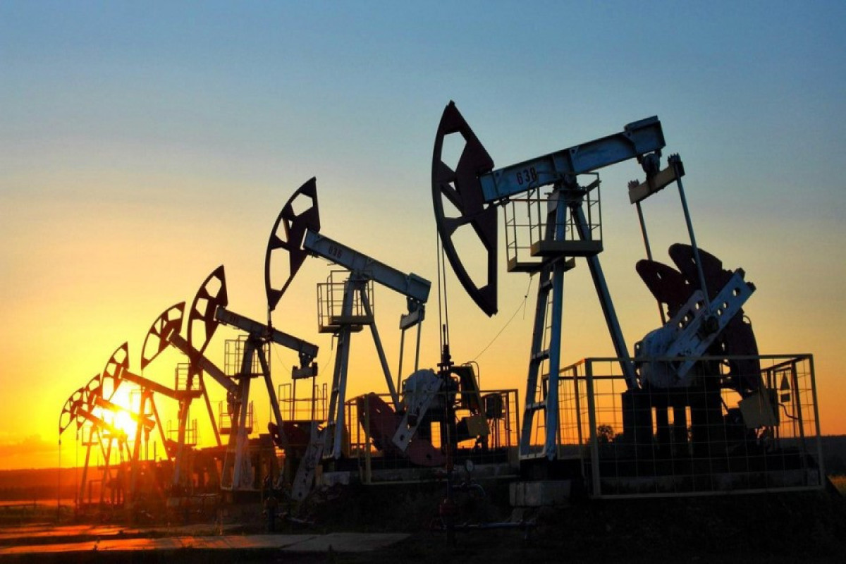 Цена на азербайджанскую нефть снизилась до 82 долларов
