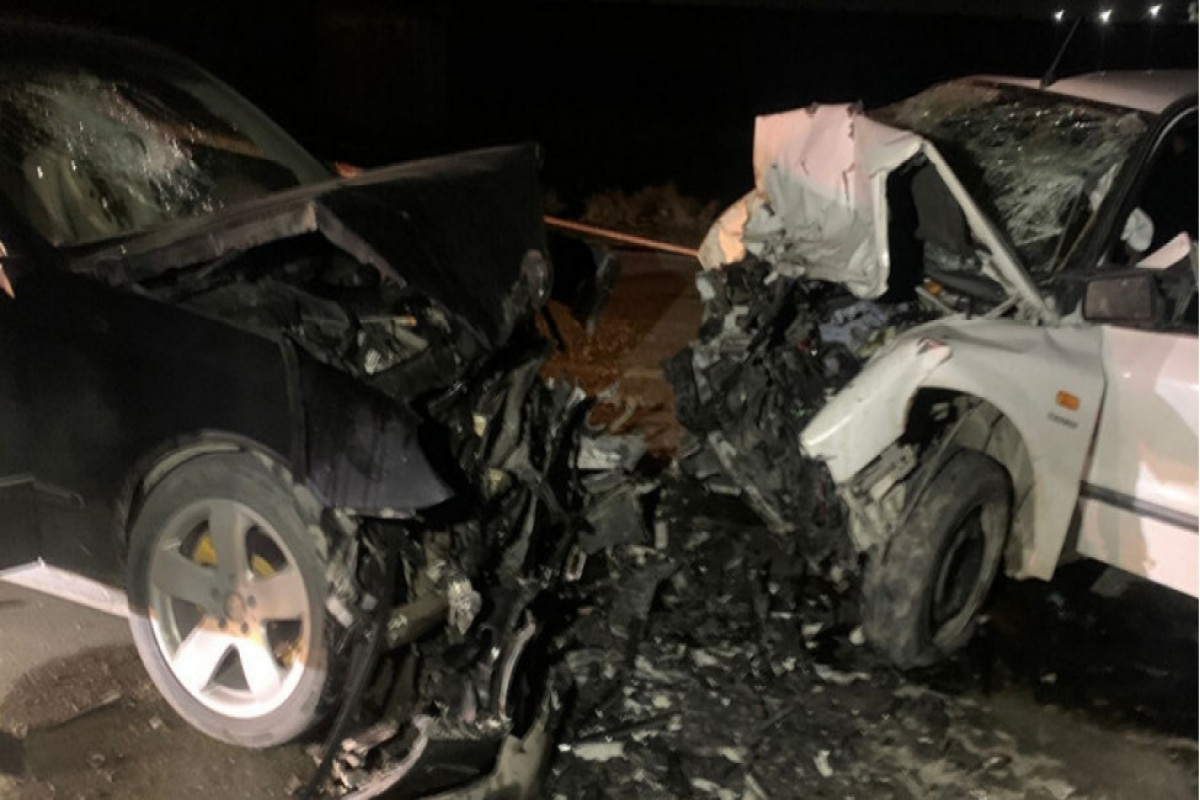 Masallıda “Mercedes” markalı iki minik avtomobili toqquşub, yaralı var