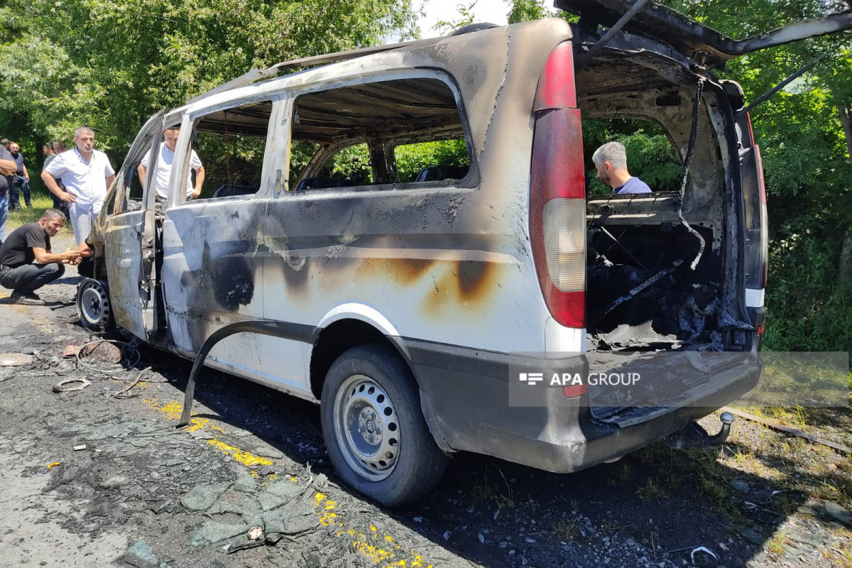 Qaxda mikroavtobus yanıb - FOTO 