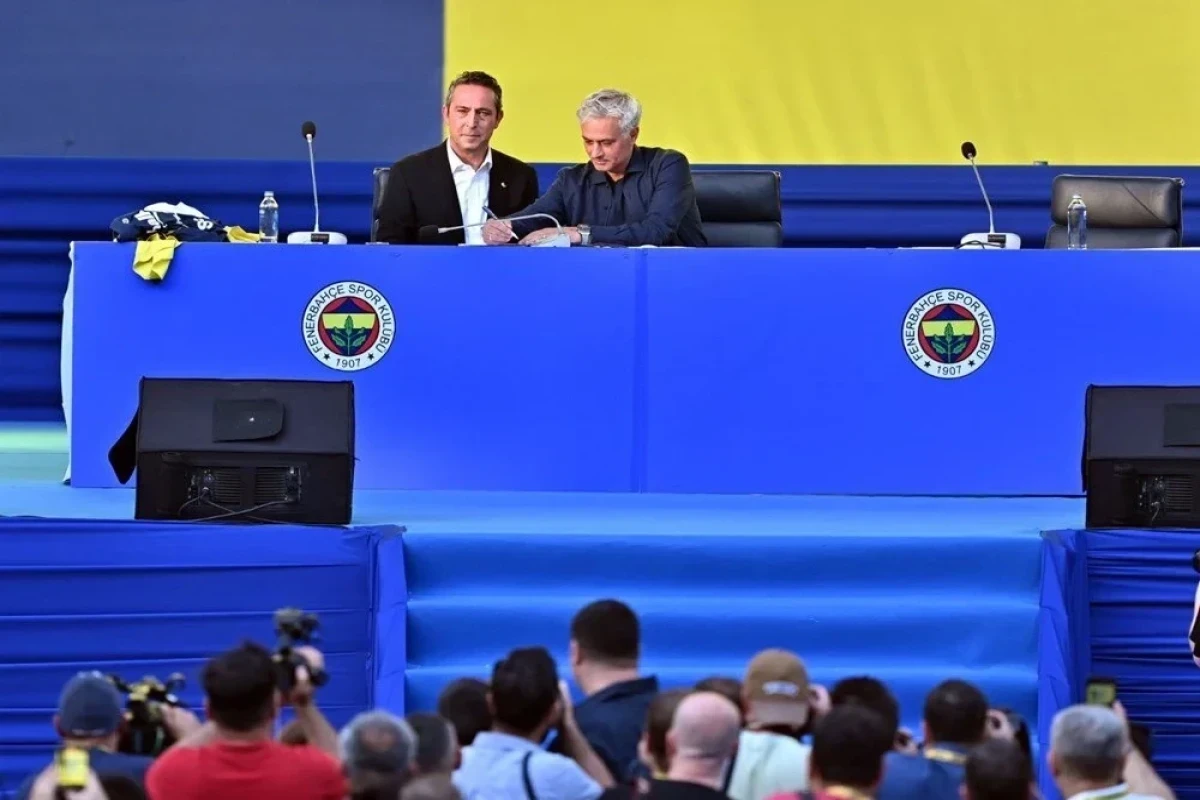 "Fənərbaxça" Joze Mourinyo ilə müqavilə imzalayıb