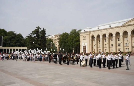 Gəncədə “Cücələrim” uşaq festivalı musiqi paradı ilə başa çatıb - FOTO 