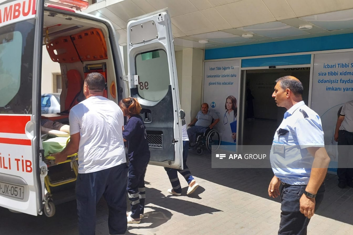 Lənkəranda dənizdə batmaq təhlükəsi ilə üzləşən 74 yaşlı kişi xilas edilib - FOTO 