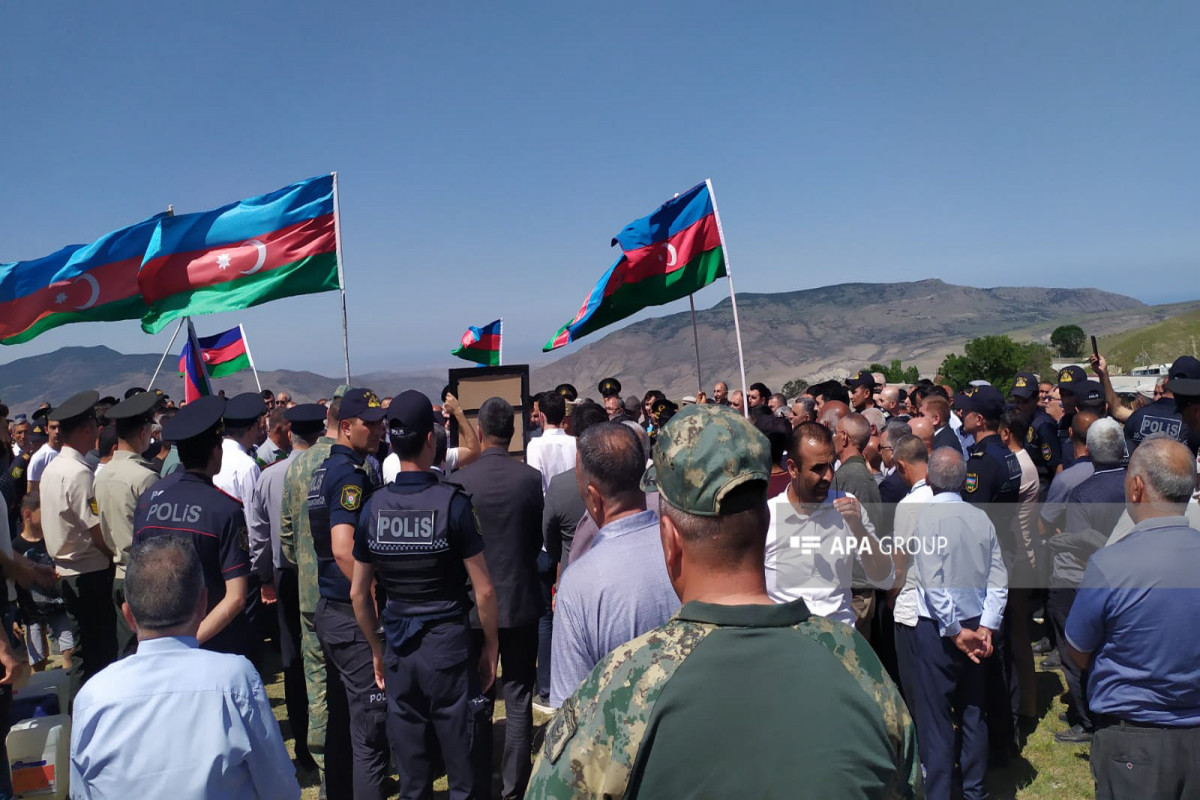 Birinci Qarabağ müharibəsində şəhid olan Rüfət Cabbarovun qalıqları Siyəzəndə dəfn olunub - FOTO 